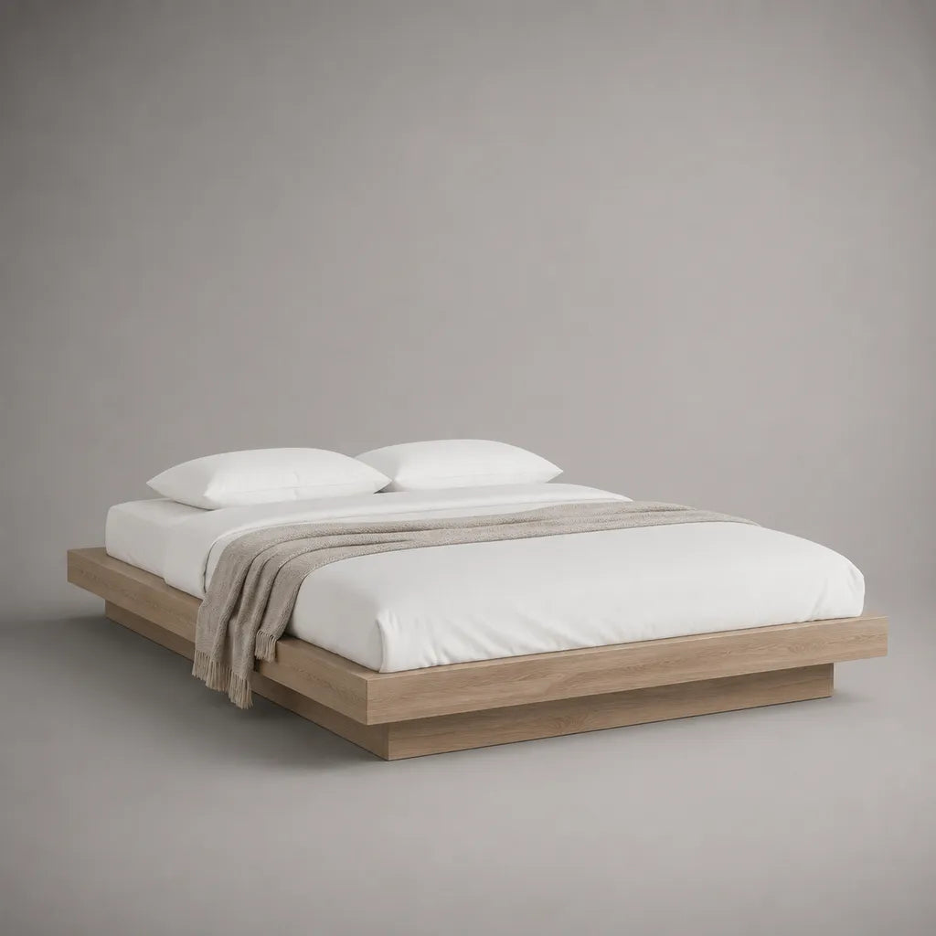 Letto matrimoniale a piattaforma 160 × 200 cm senza testiera in pino massello e MDF impiallacciato rovere naturale